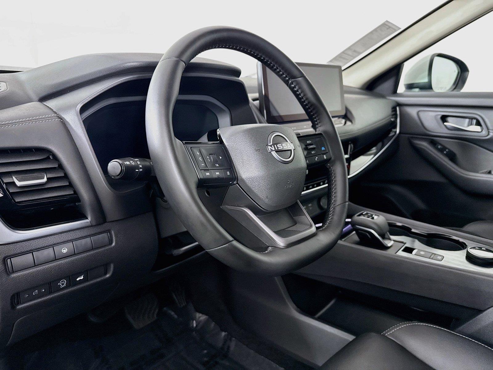 2026 Nissan Rogue SL photo 3