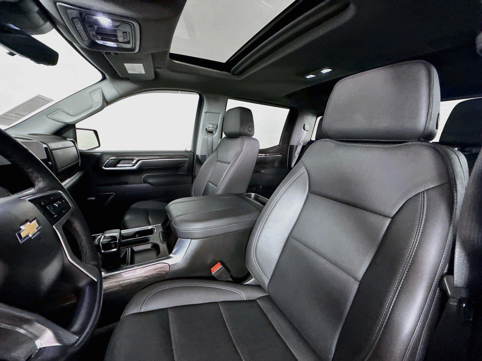 2025 Chevrolet Silverado 1500 LTZ photo 2
