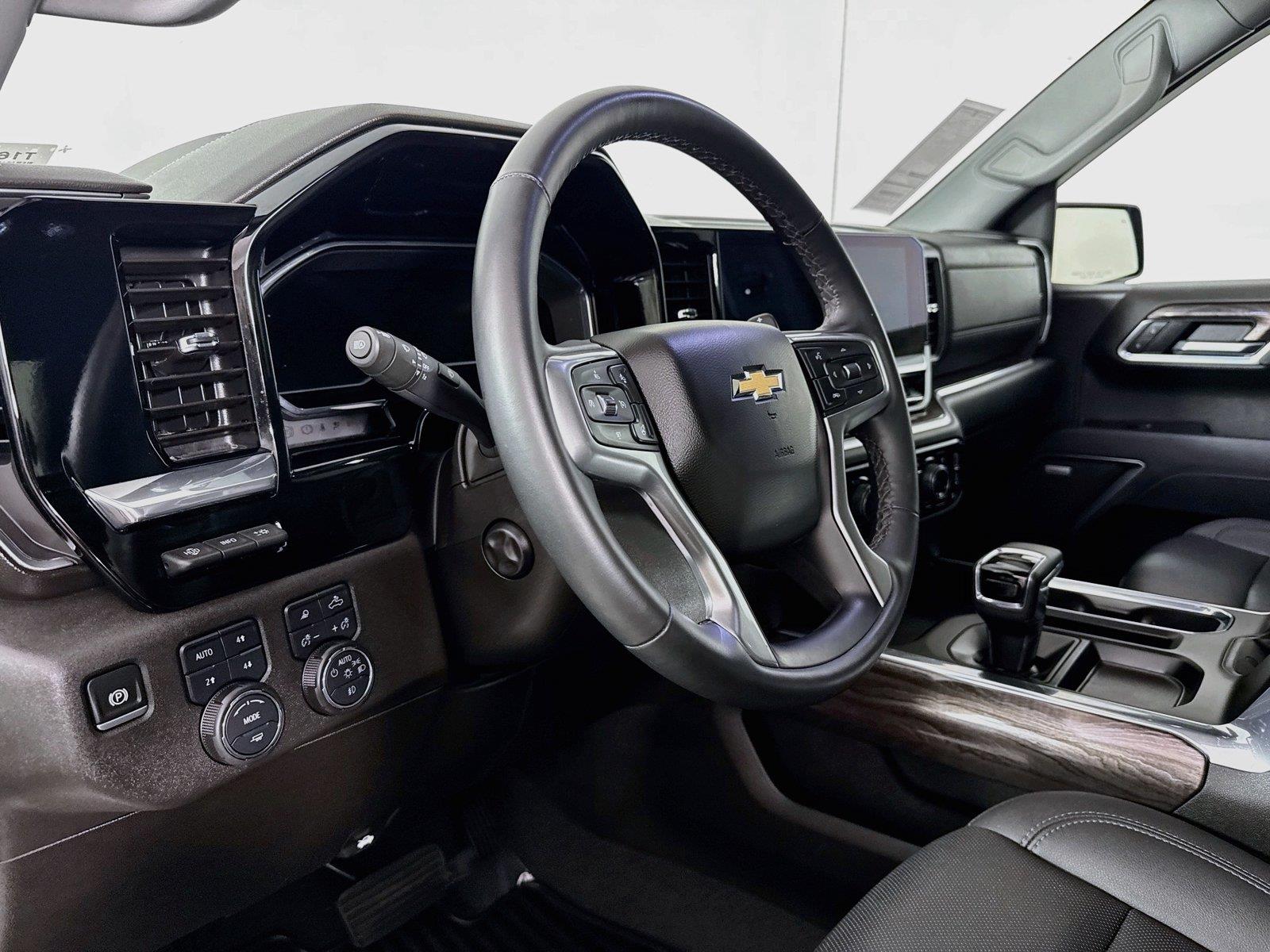 2025 Chevrolet Silverado 1500 LTZ photo 3