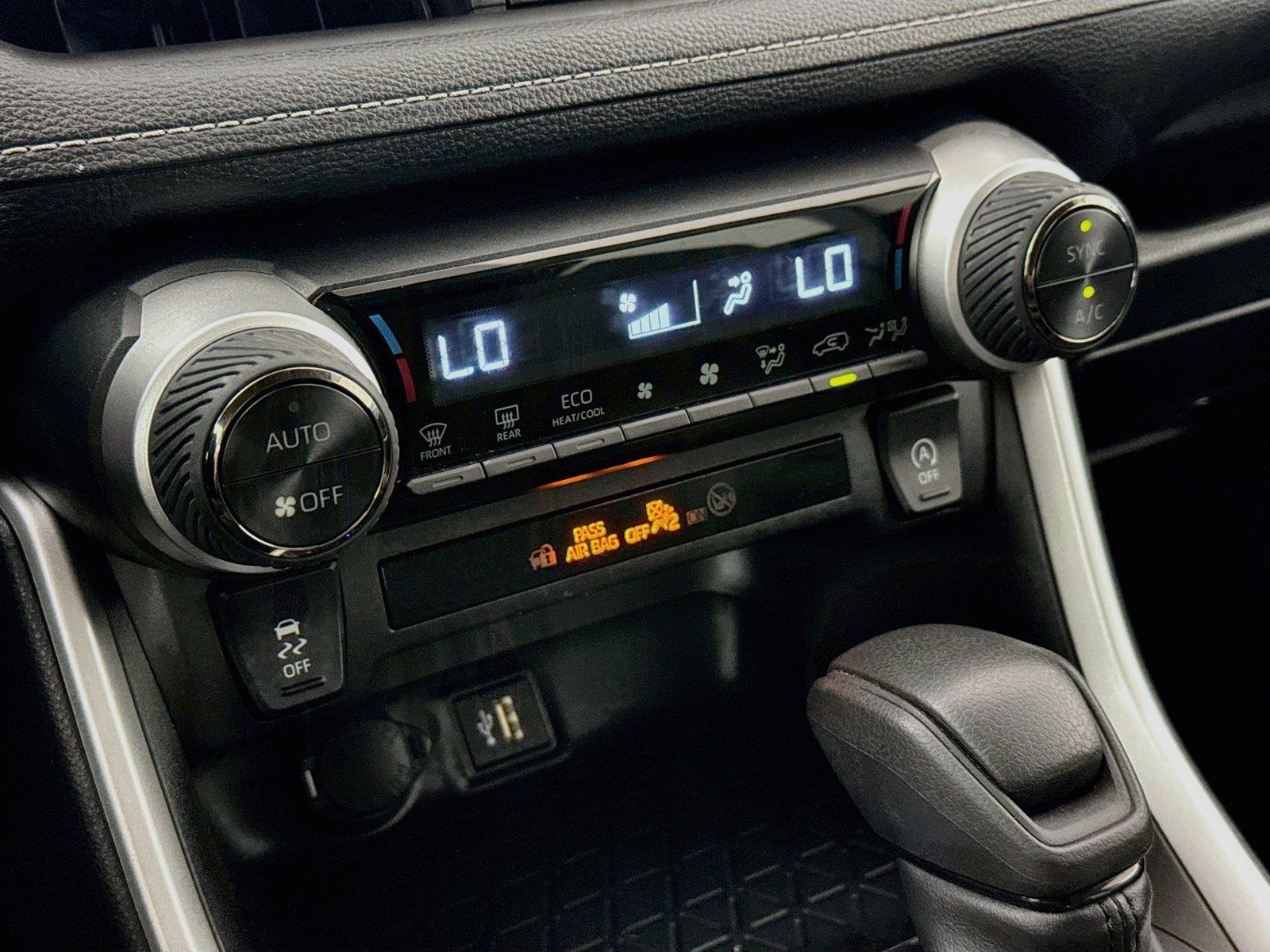 2025 Toyota RAV4 XLE photo 23
