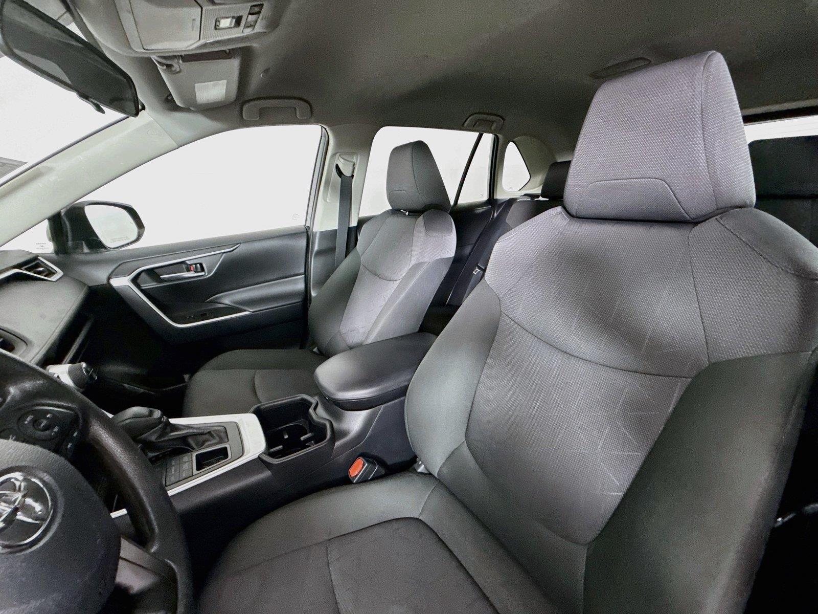 2025 Toyota RAV4 XLE photo 2