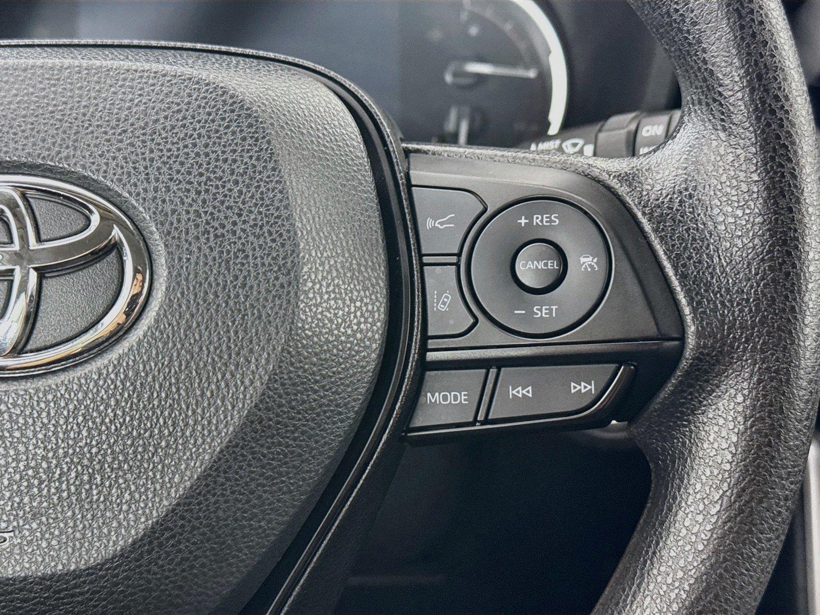 2025 Toyota RAV4 XLE photo 17