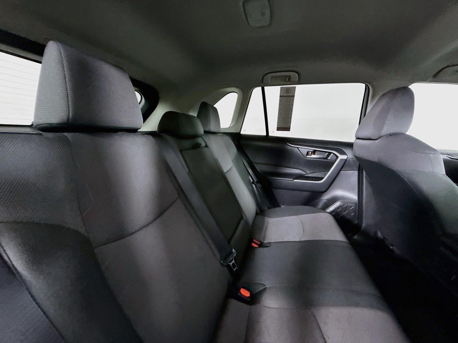 2025 Toyota RAV4 XLE photo 38
