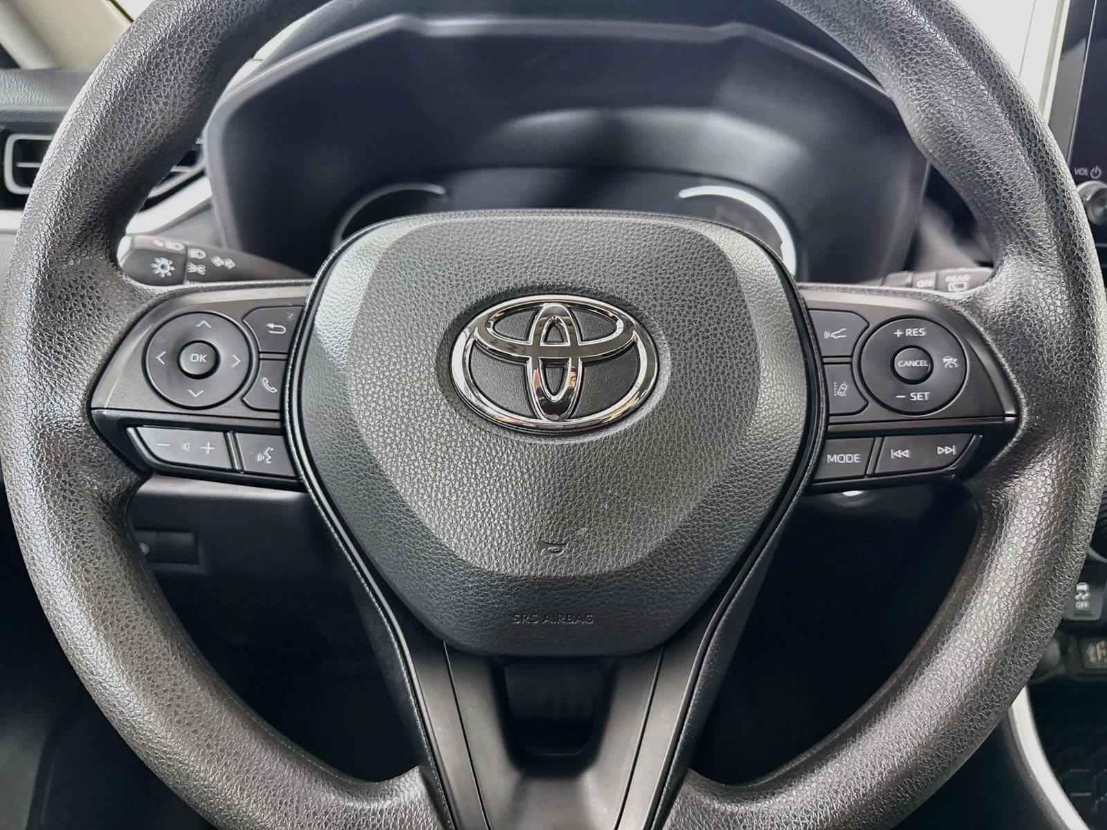 2025 Toyota RAV4 XLE photo 15
