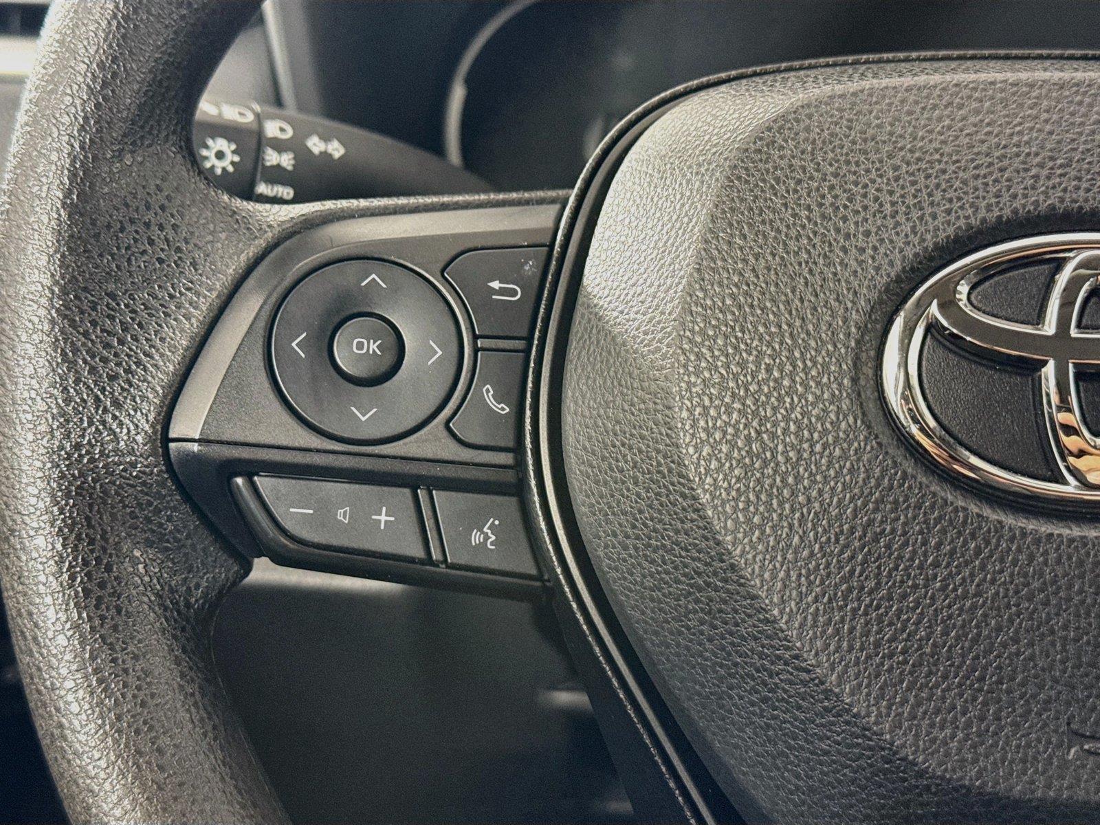 2025 Toyota RAV4 XLE photo 16