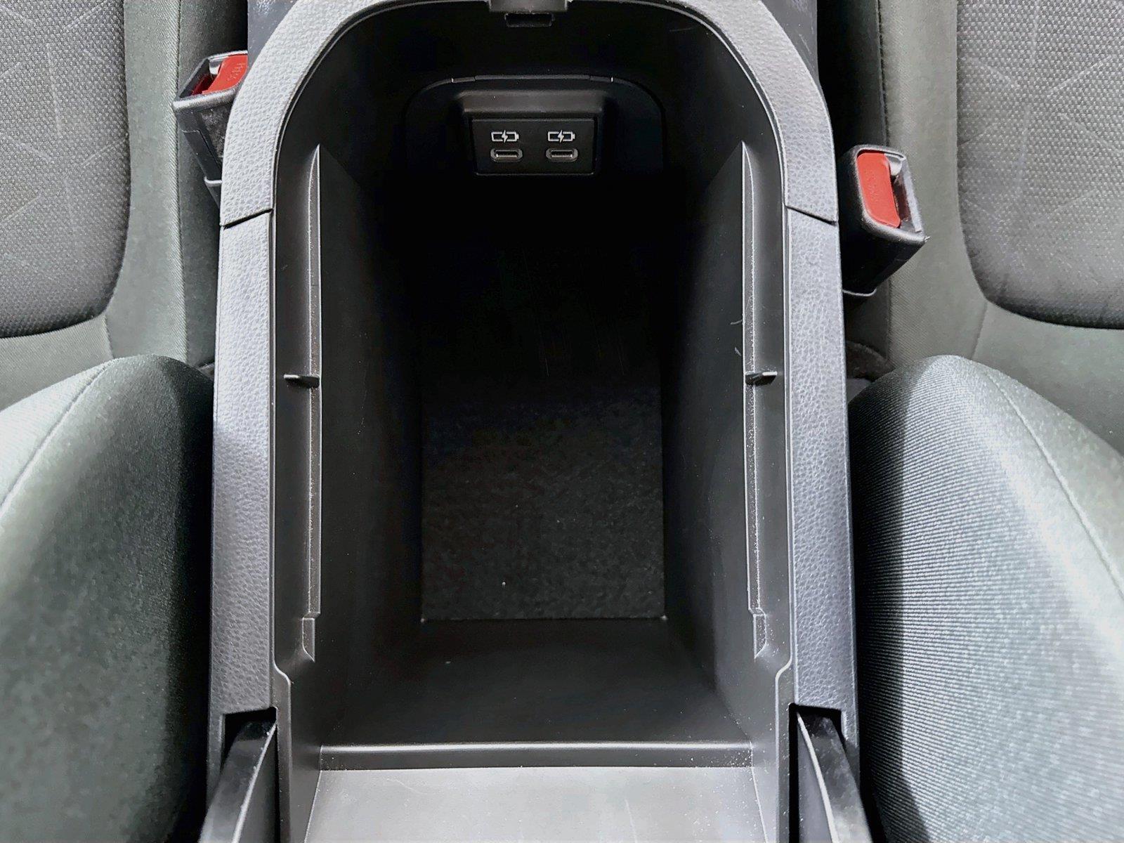 2025 Toyota RAV4 XLE photo 30