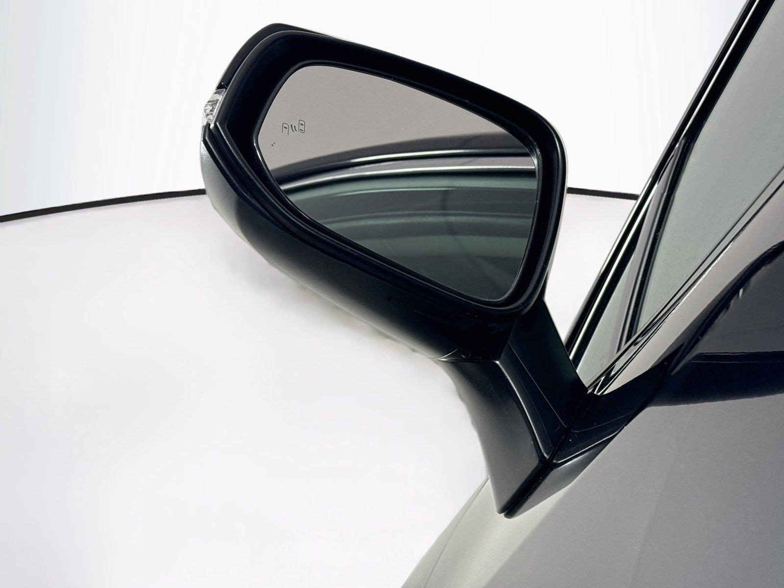 2025 Toyota RAV4 XLE photo 4
