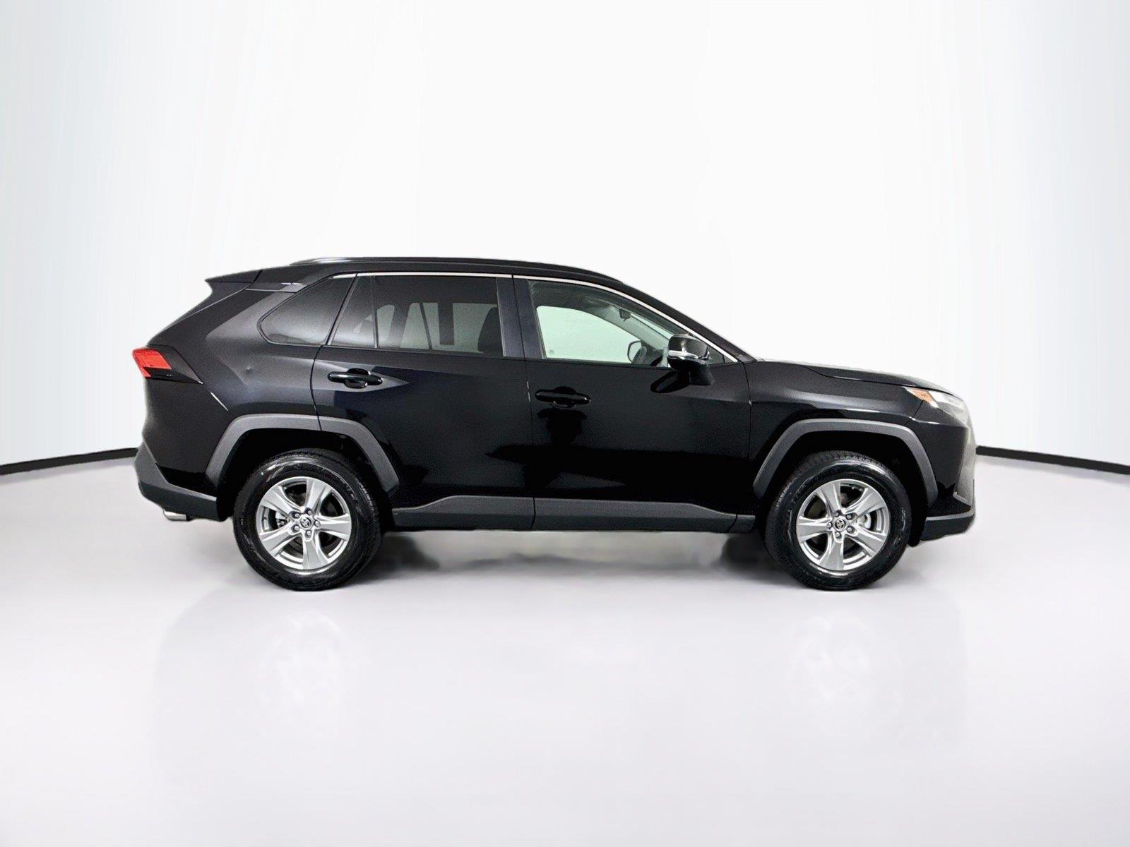 2025 Toyota RAV4 XLE photo 9
