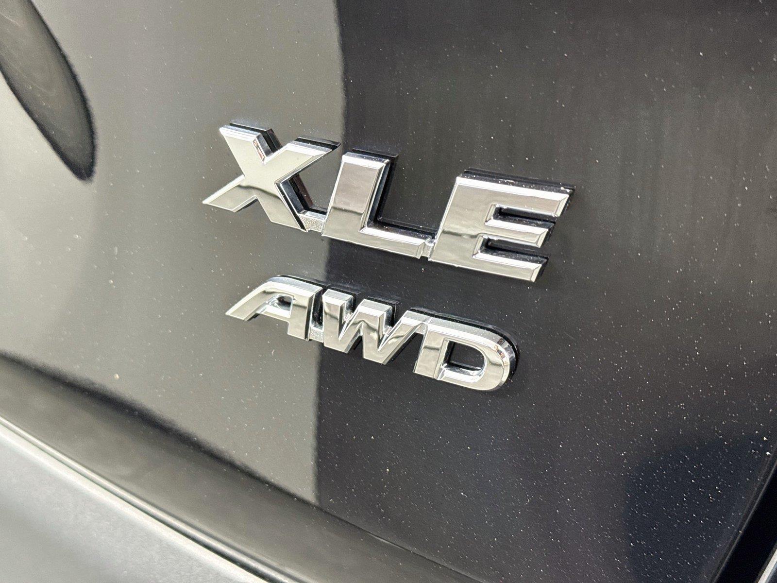 2025 Toyota RAV4 XLE photo 13