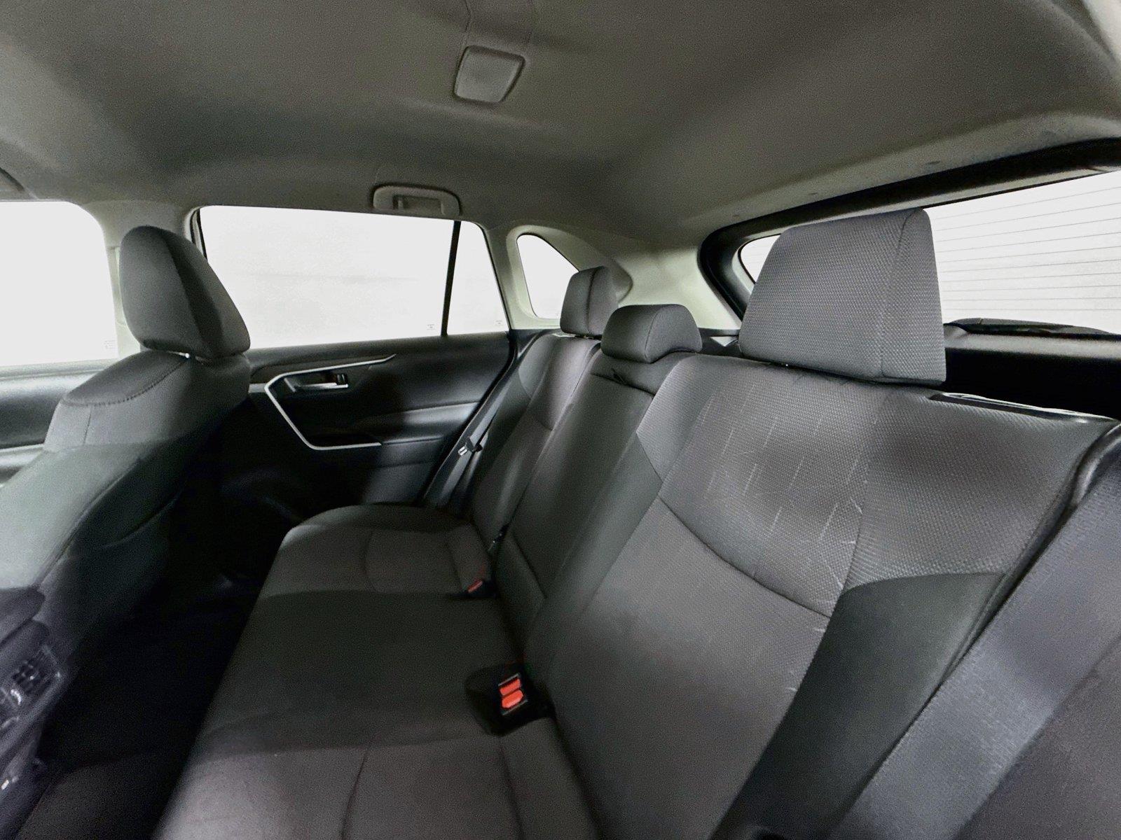 2025 Toyota RAV4 XLE photo 27