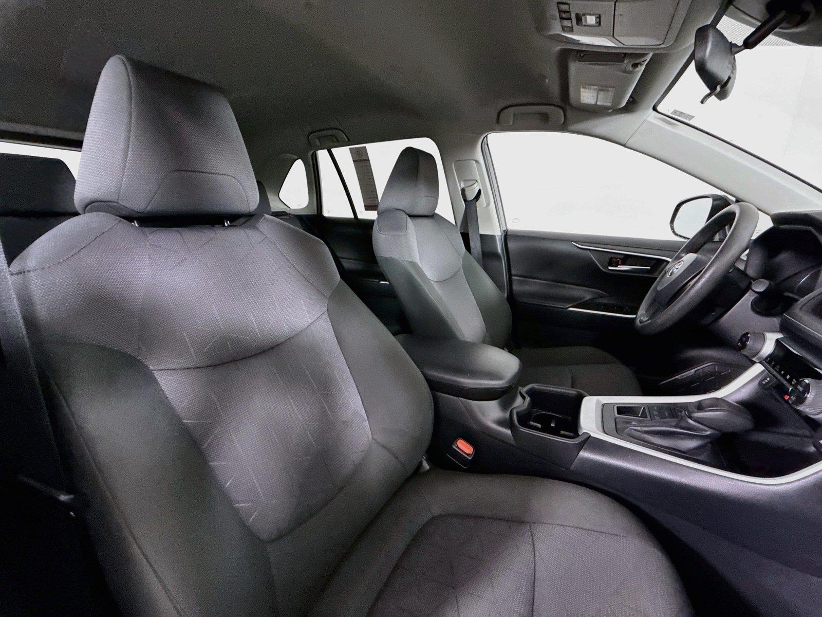 2025 Toyota RAV4 XLE photo 39