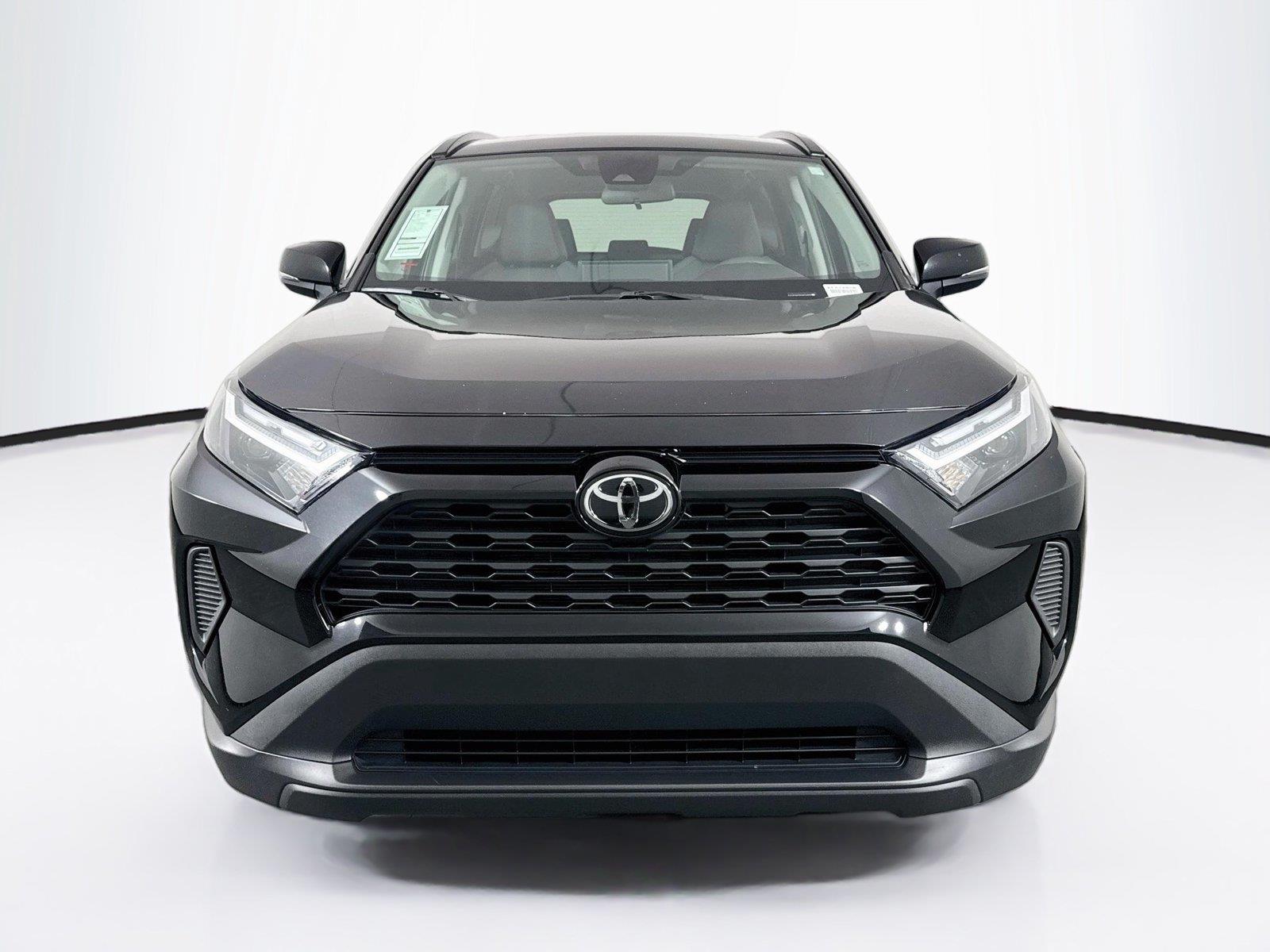 2025 Toyota RAV4 XLE photo 7