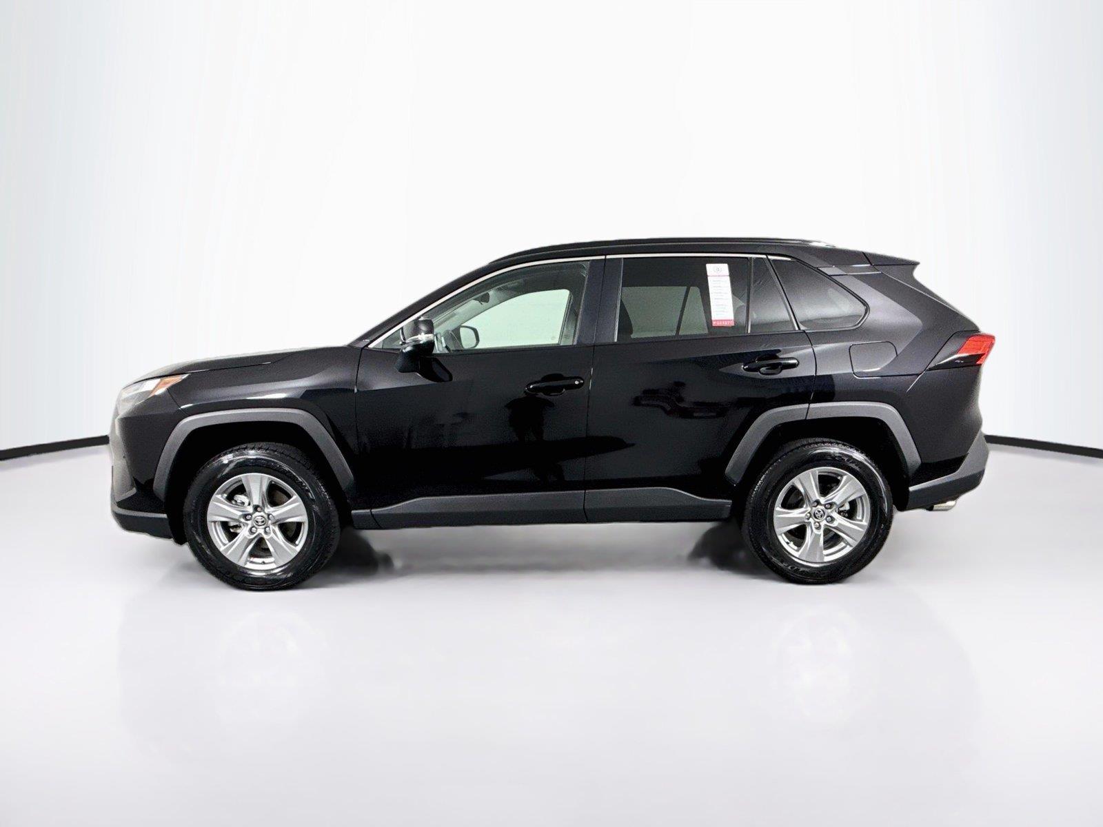 2025 Toyota RAV4 XLE photo 12