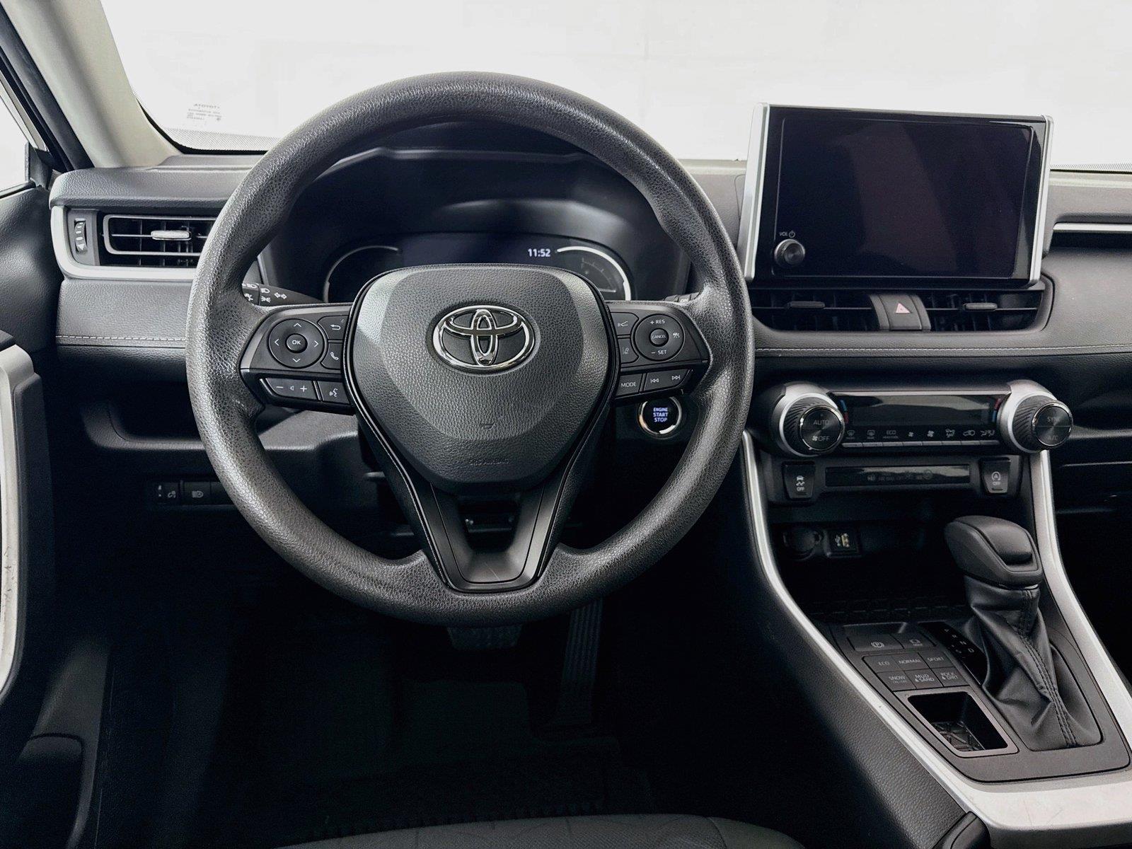 2025 Toyota RAV4 XLE photo 28