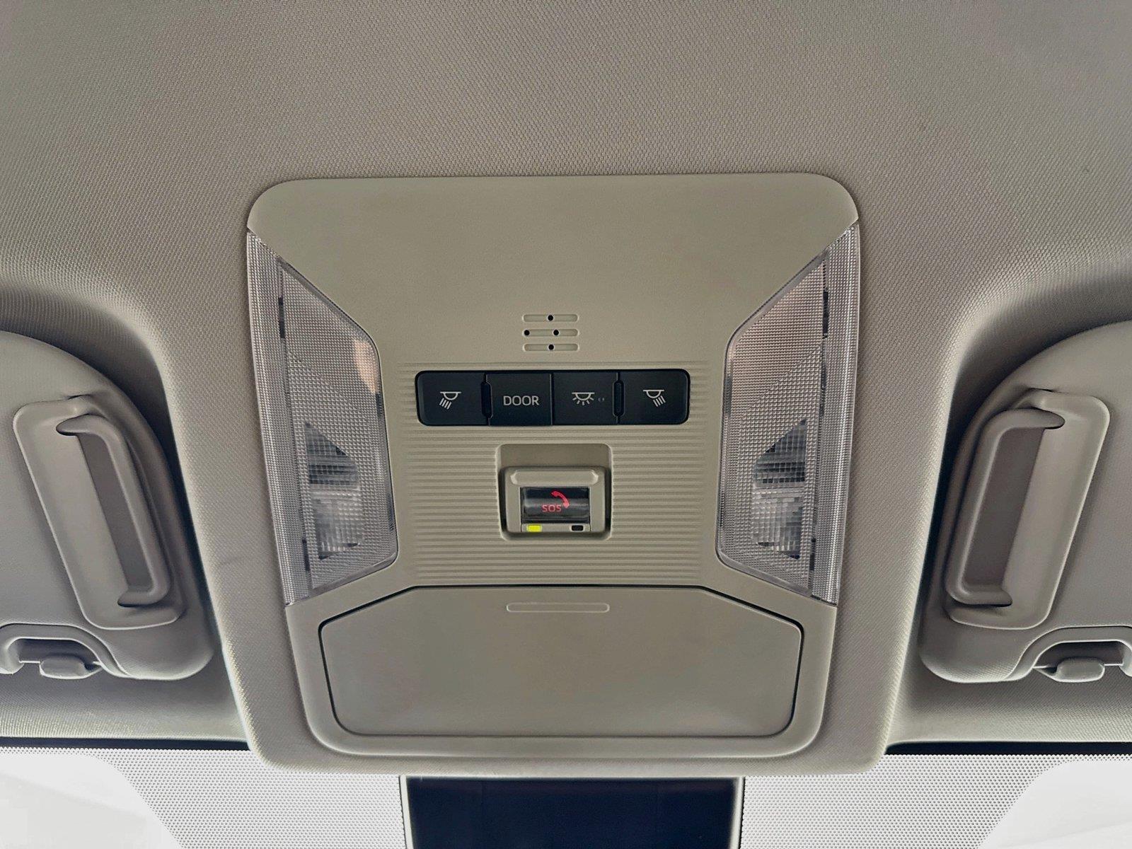2025 Toyota RAV4 XLE photo 5