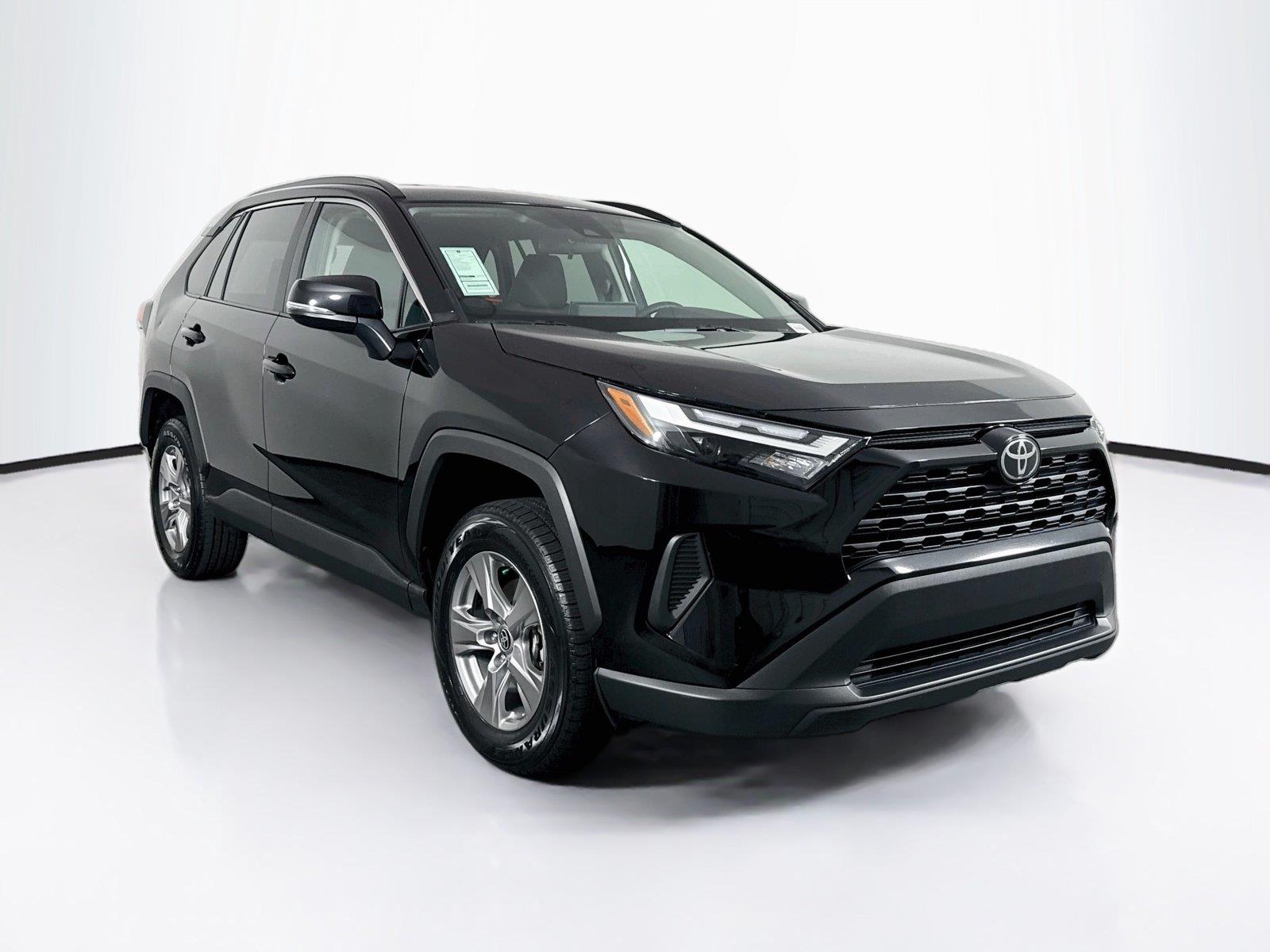 2025 Toyota RAV4 XLE photo 8
