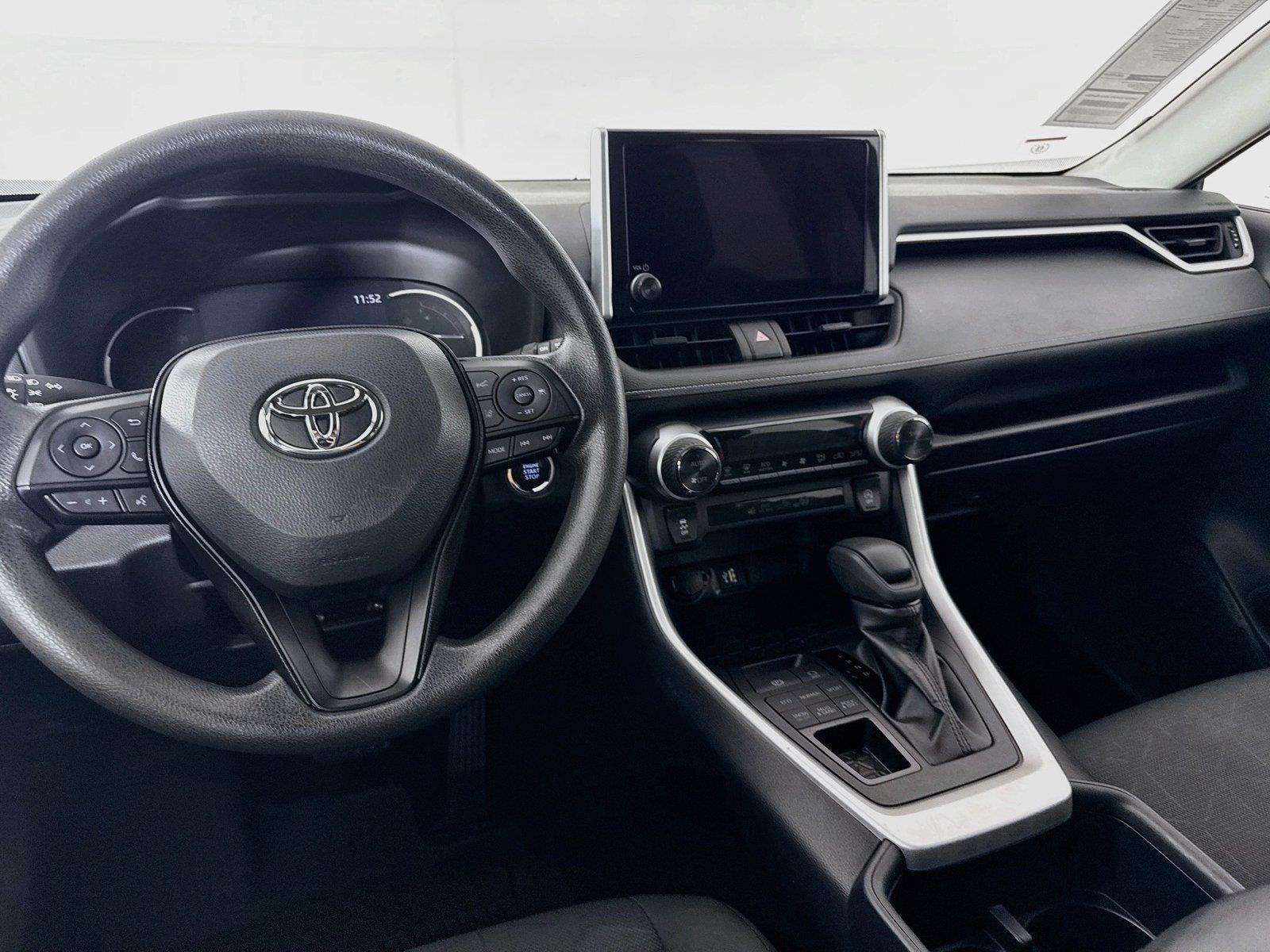 2025 Toyota RAV4 XLE photo 29