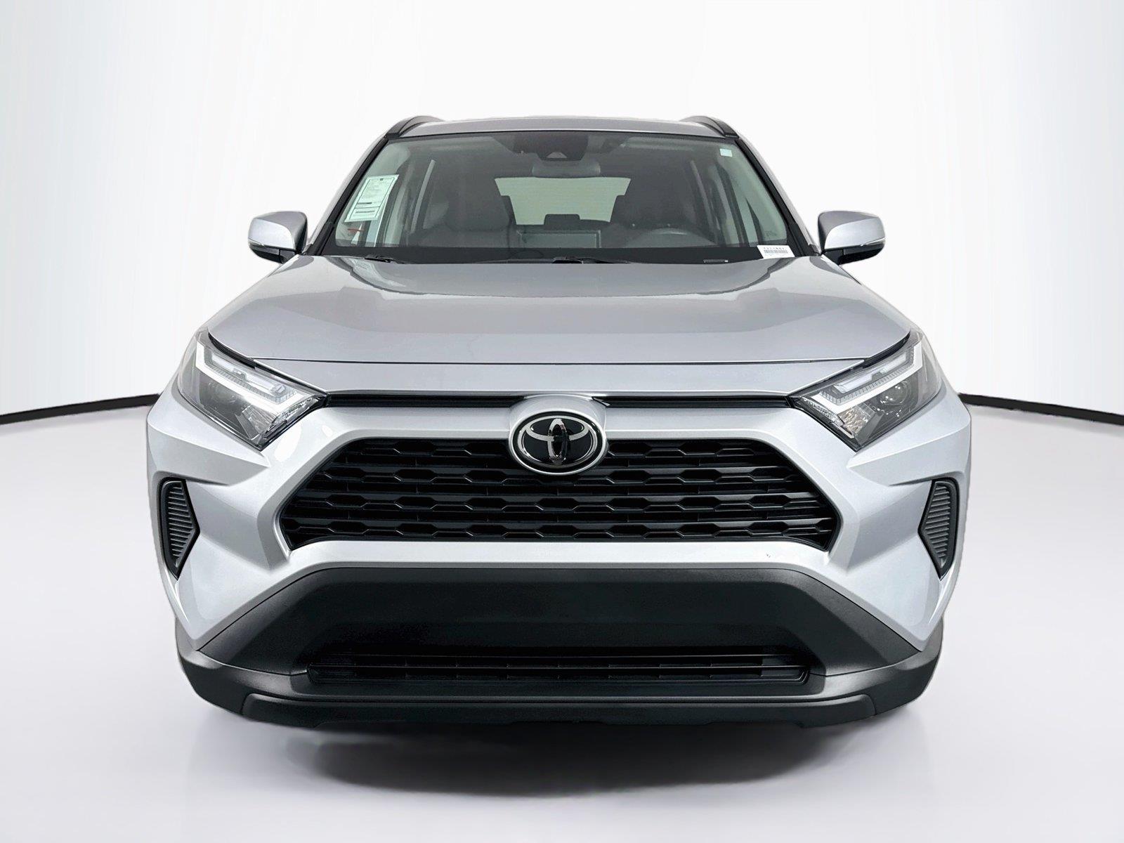 2025 Toyota RAV4 Hybrid XLE photo 8