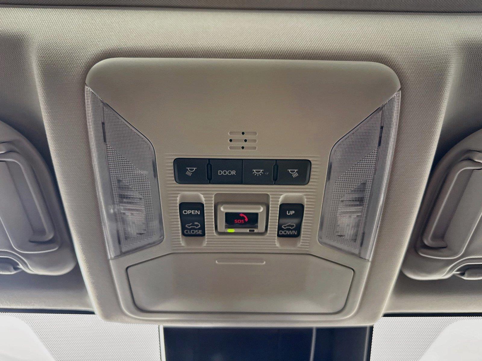 2025 Toyota RAV4 Hybrid XLE photo 22