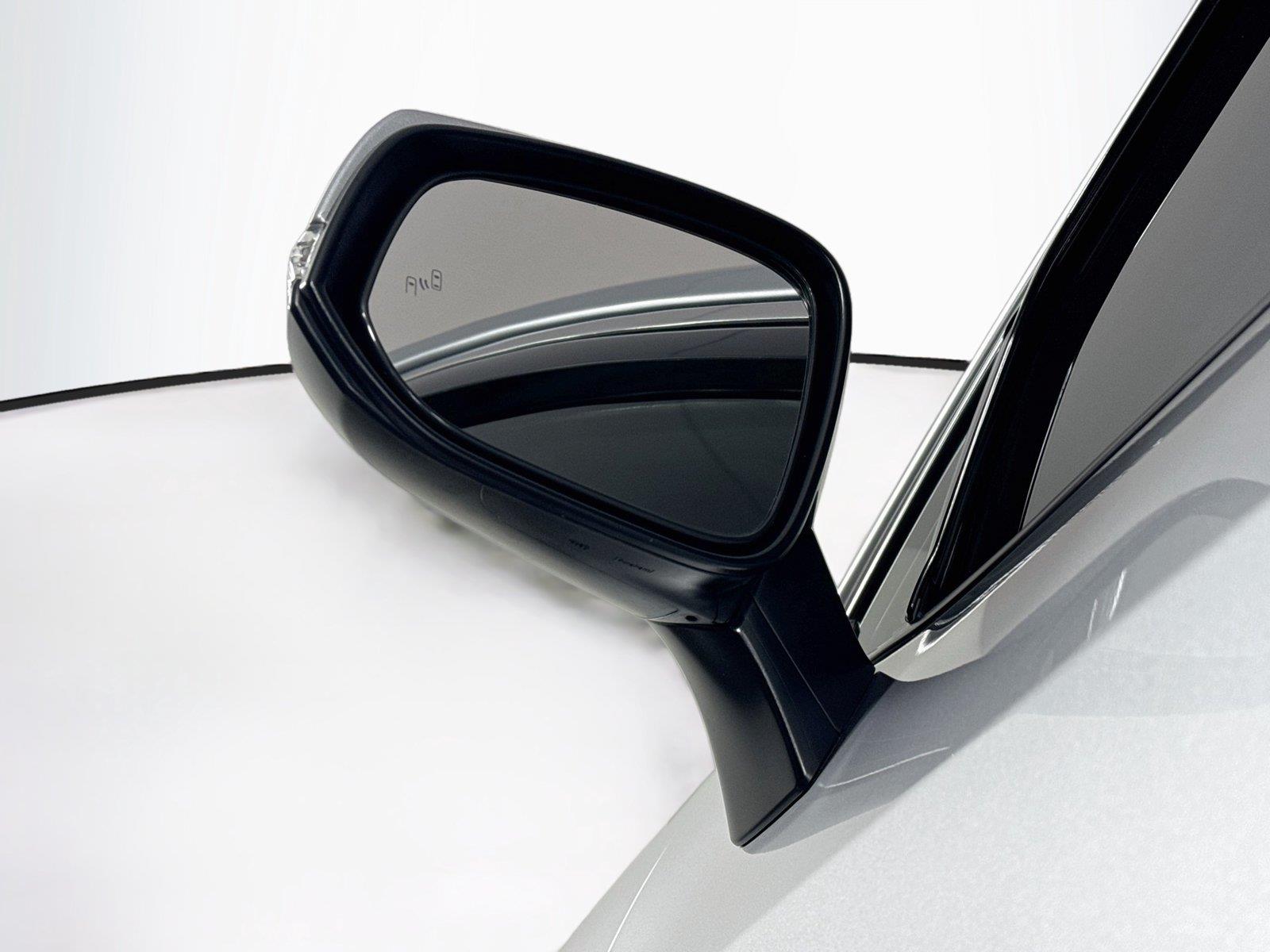 2025 Toyota RAV4 Hybrid XLE photo 4