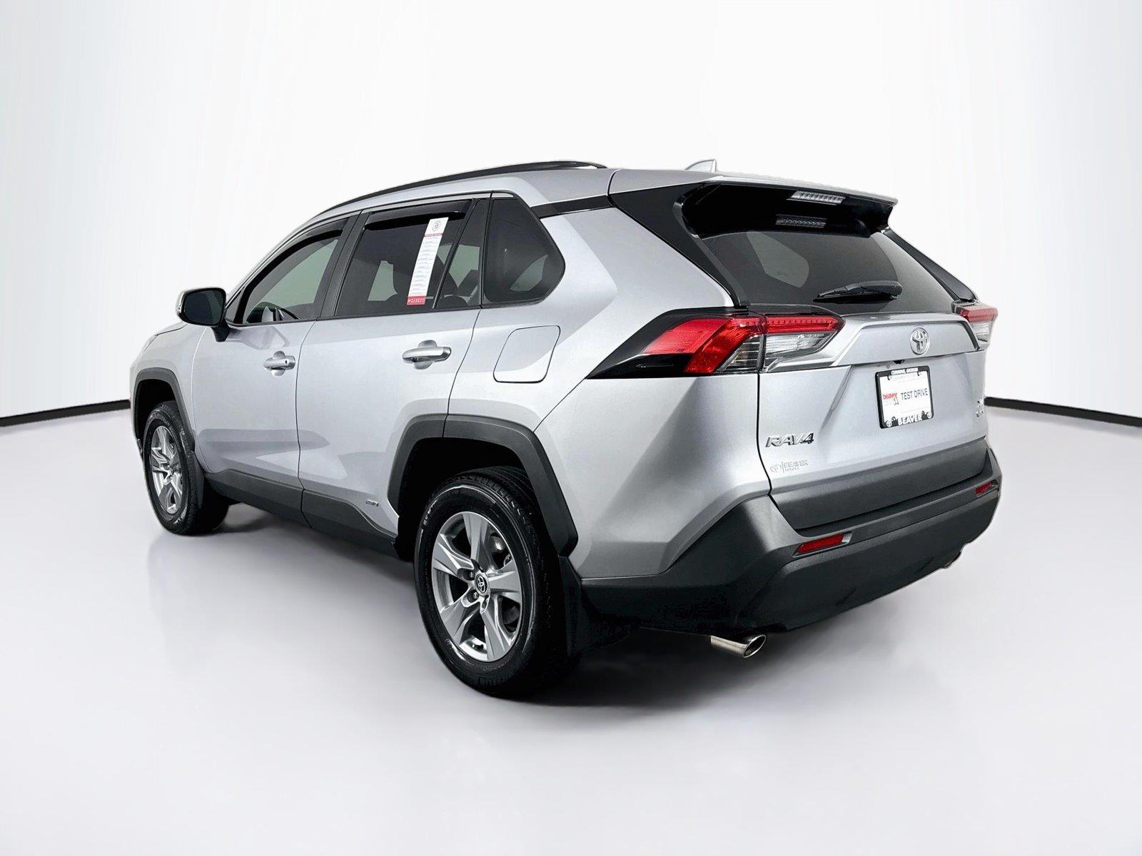 2025 Toyota RAV4 Hybrid XLE photo 12
