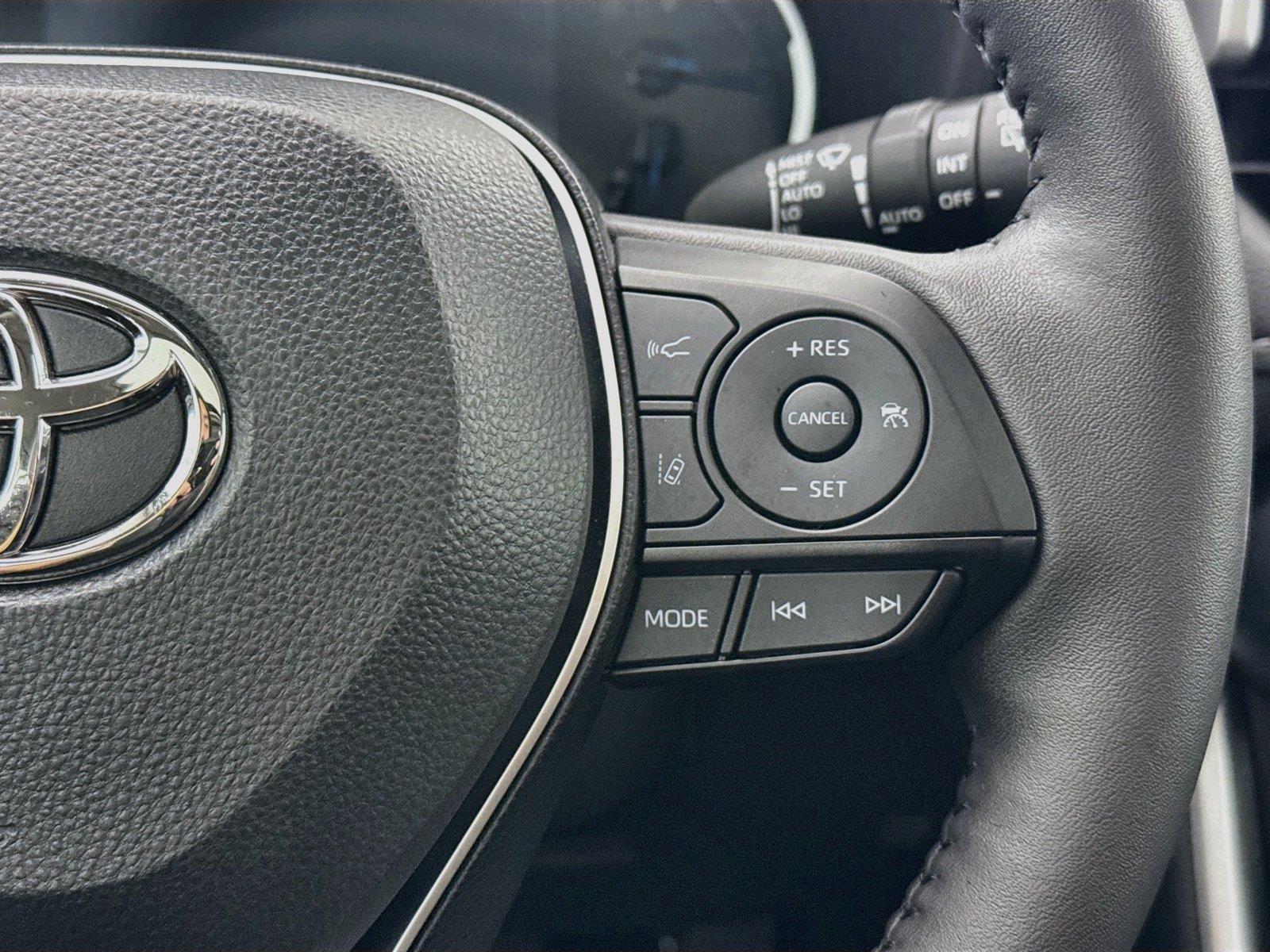 2025 Toyota RAV4 Hybrid XLE photo 19