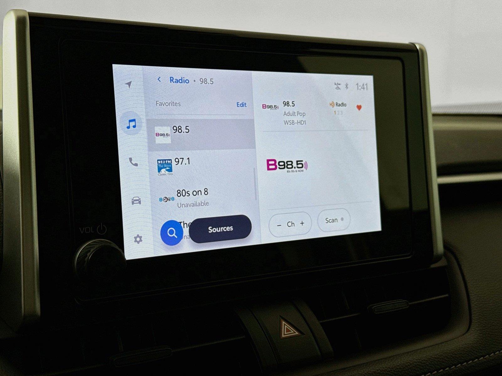 2025 Toyota RAV4 Hybrid XLE photo 23