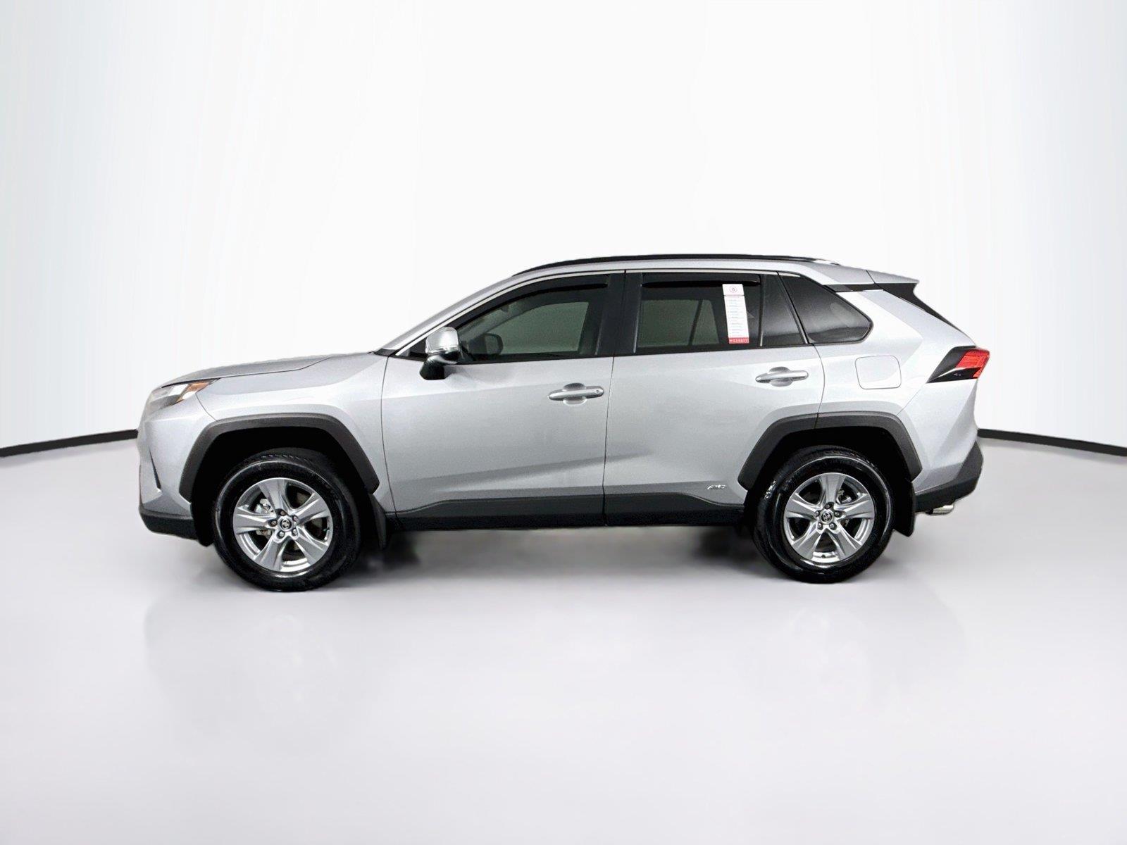 2025 Toyota RAV4 Hybrid XLE photo 13