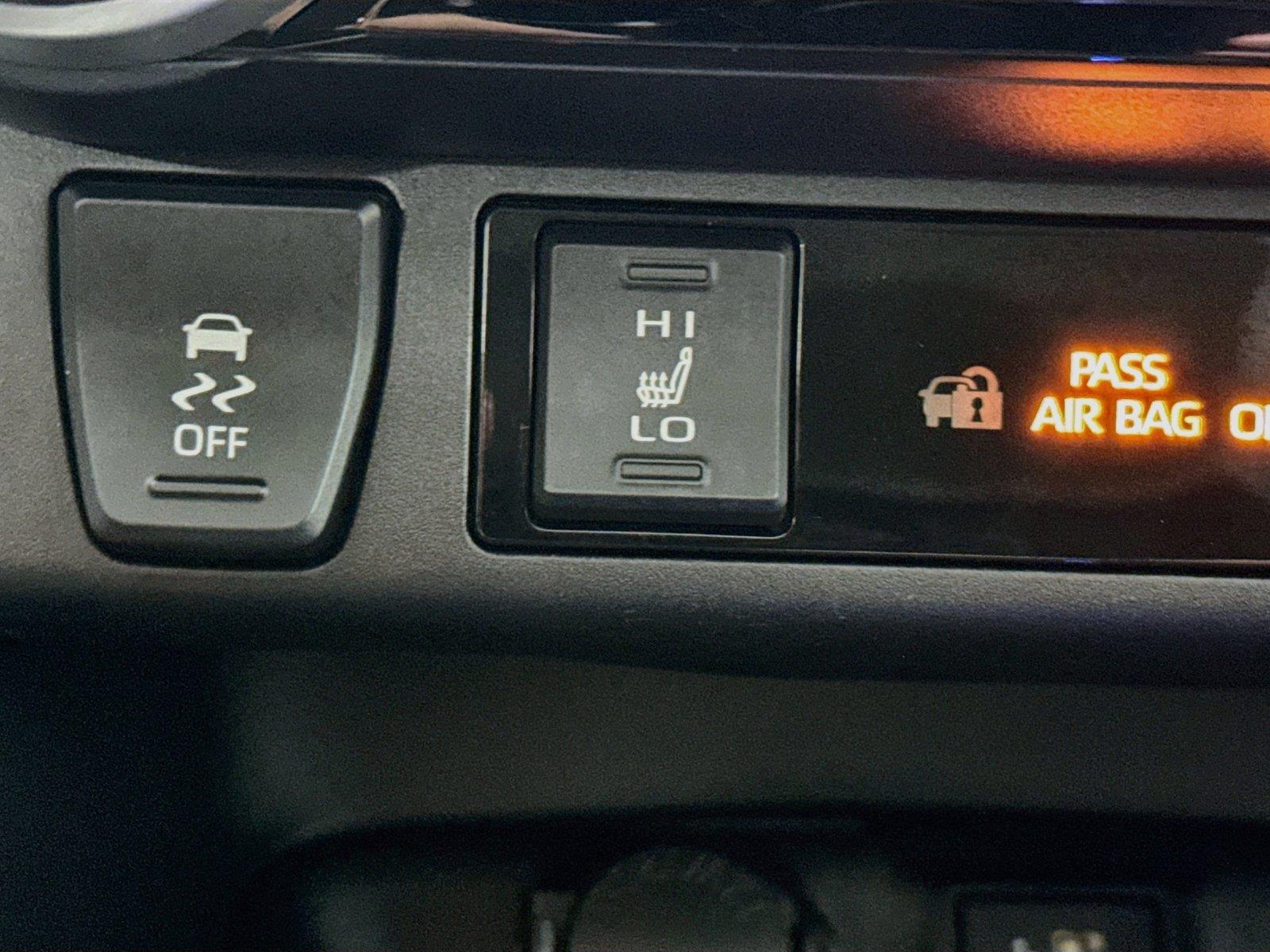 2025 Toyota RAV4 Hybrid XLE photo 7