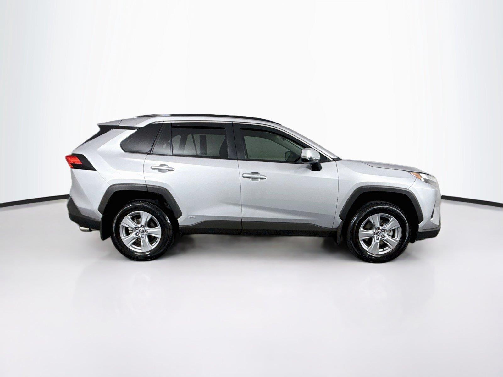 2025 Toyota RAV4 Hybrid XLE photo 10