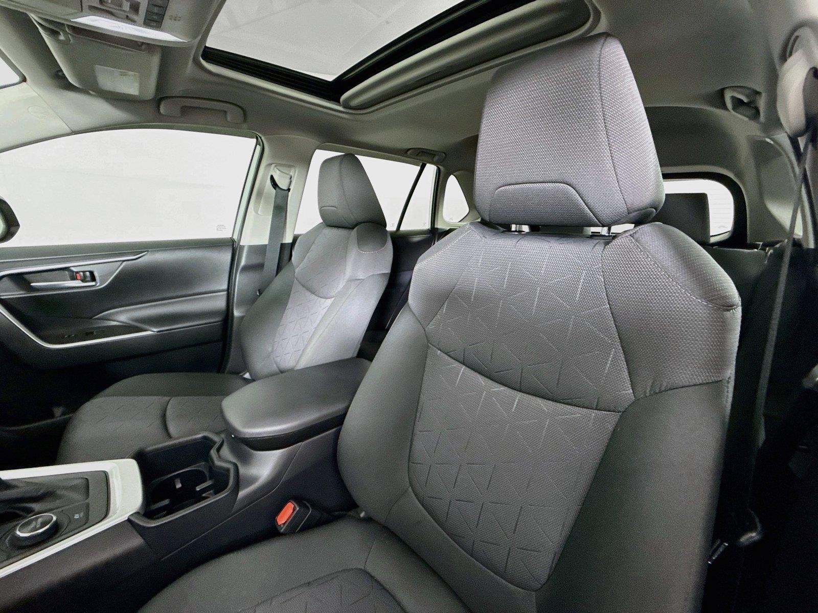 2025 Toyota RAV4 Hybrid XLE photo 2