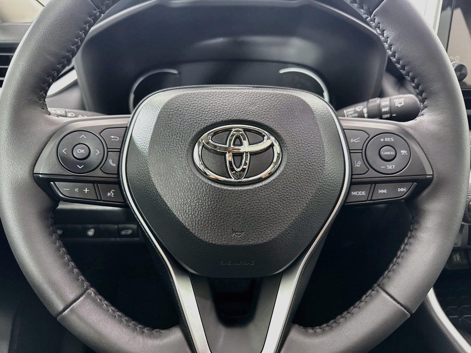 2025 Toyota RAV4 Hybrid XLE photo 16