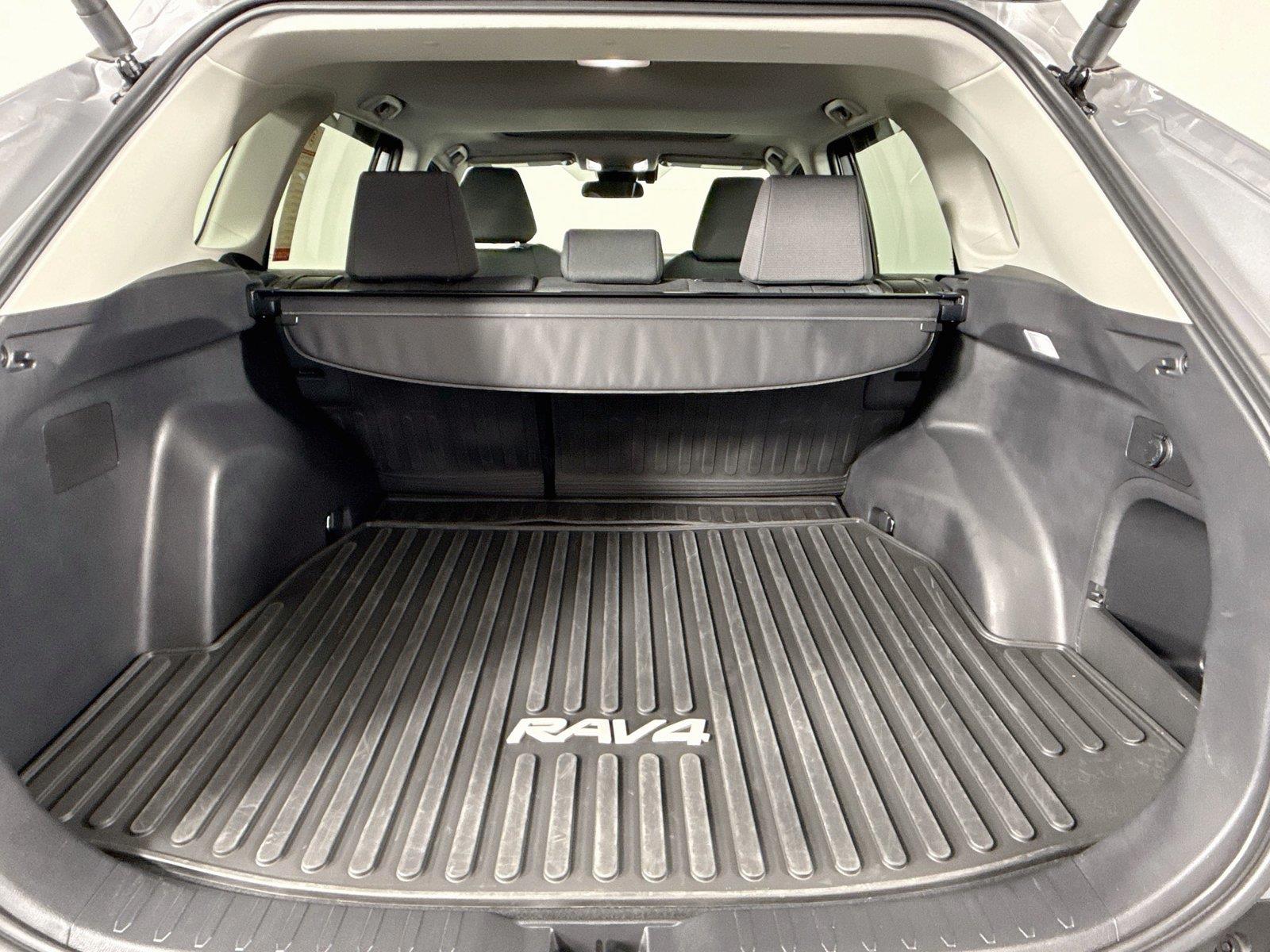 2025 Toyota RAV4 Hybrid XLE photo 37