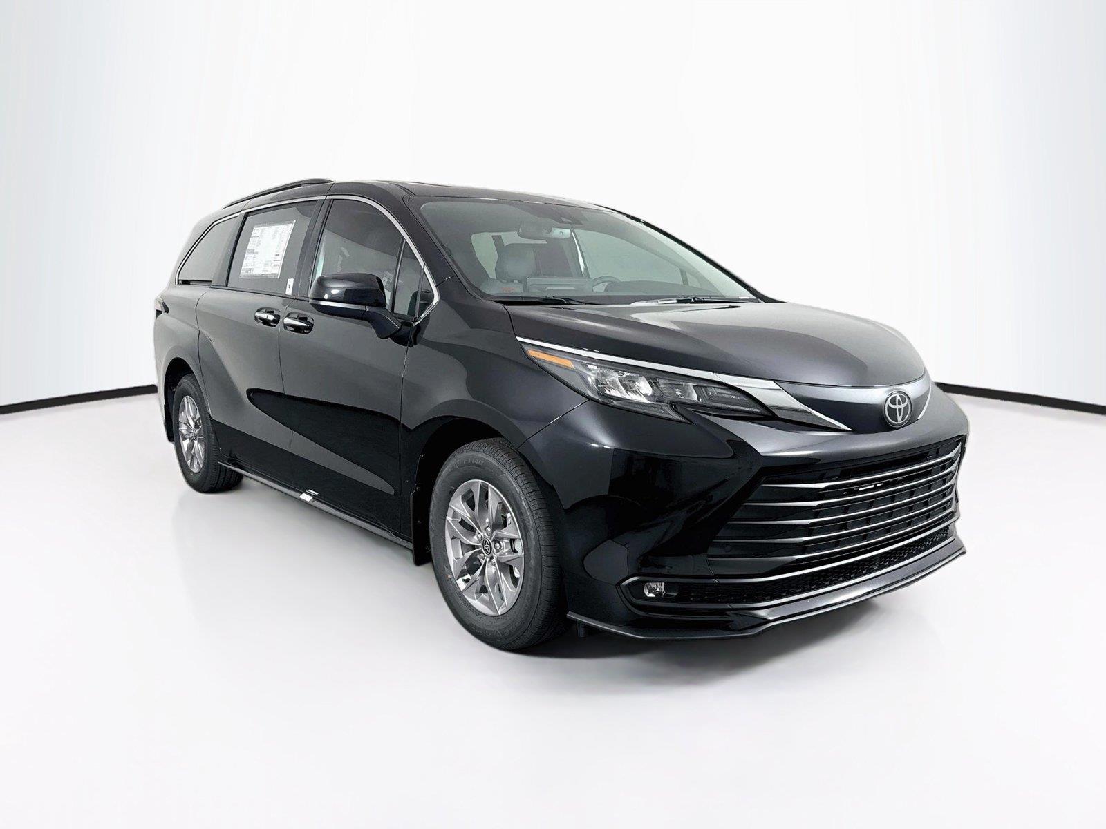 2026 Toyota Sienna XLE 8-Passenger photo 9