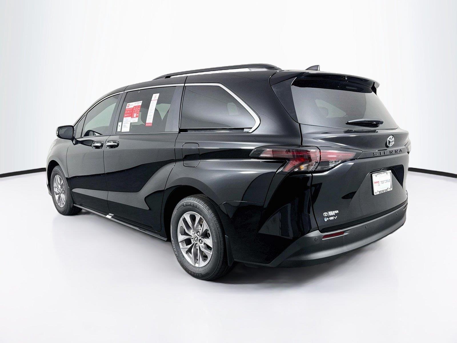 2026 Toyota Sienna XLE 8-Passenger photo 12