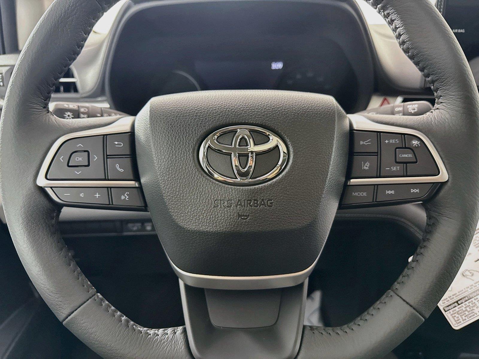 2026 Toyota Sienna XLE 8-Passenger photo 16