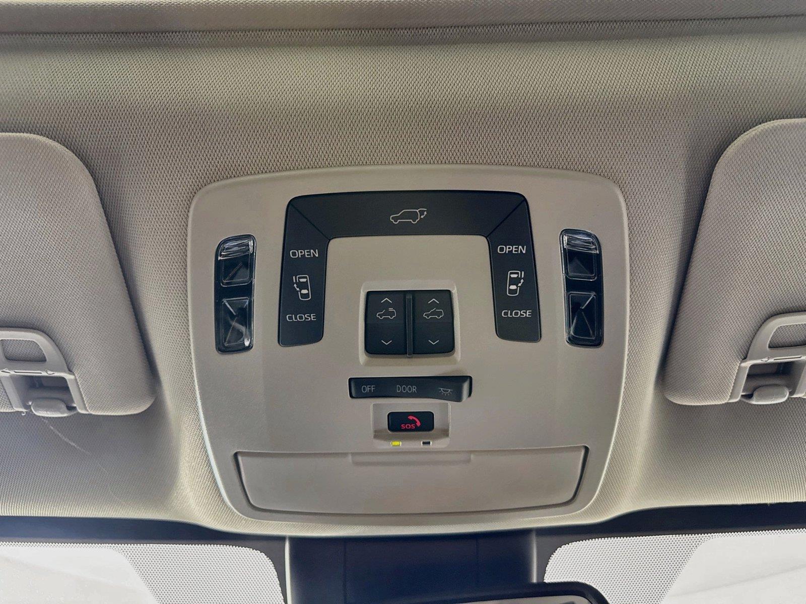 2026 Toyota Sienna XLE 8-Passenger photo 23