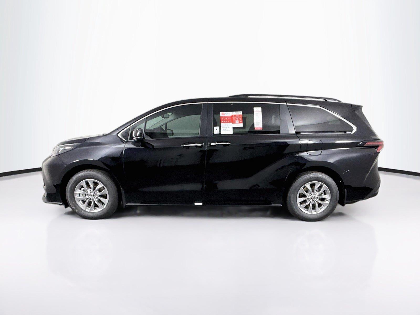 2026 Toyota Sienna XLE 8-Passenger photo 13
