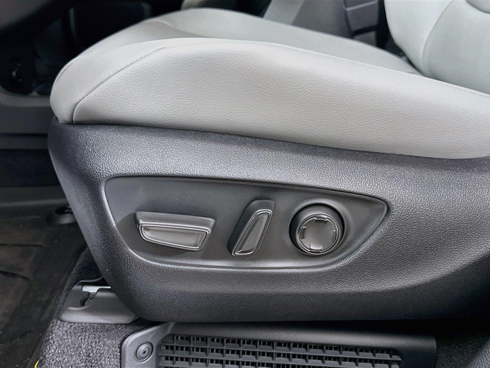 2026 Toyota Sienna XLE 8-Passenger photo 29