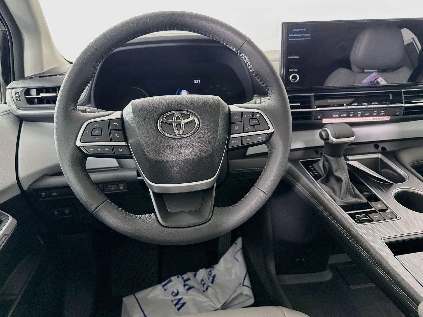 2026 Toyota Sienna XLE 8-Passenger photo 31