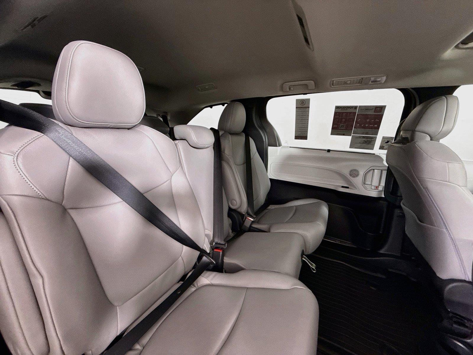 2026 Toyota Sienna XLE 8-Passenger photo 38