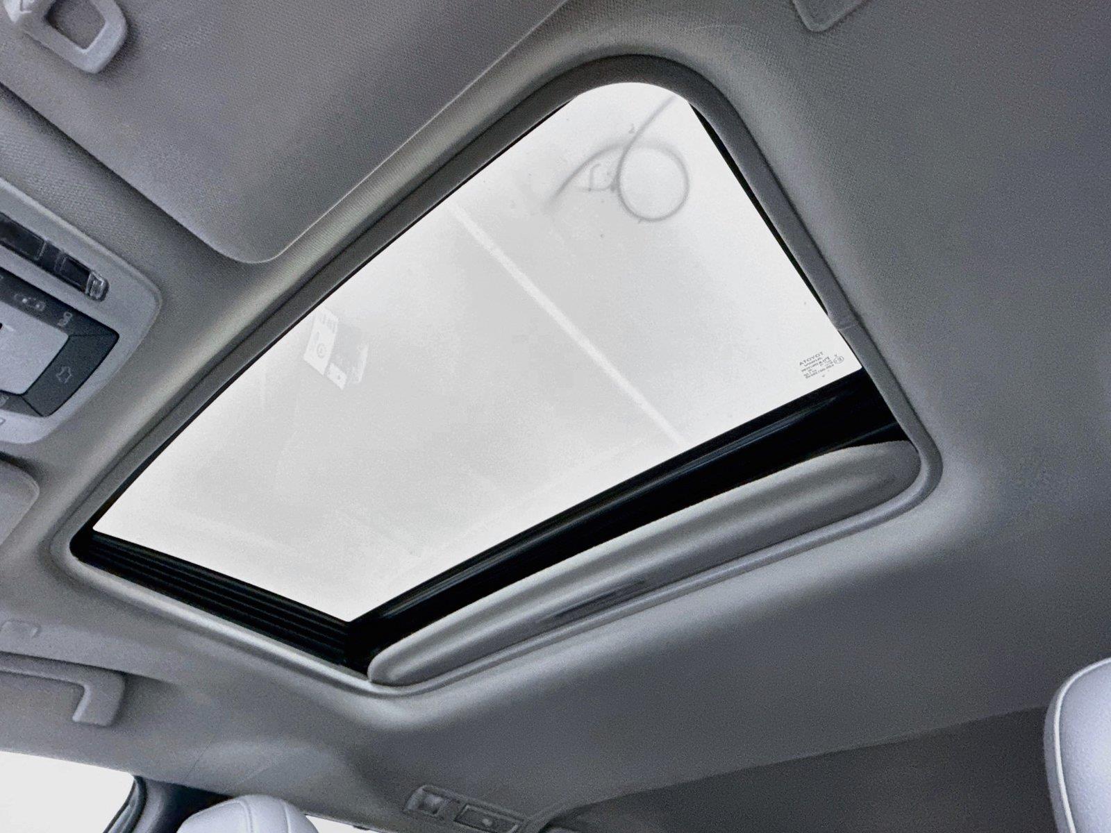 2026 Toyota Sienna XLE 8-Passenger photo 5