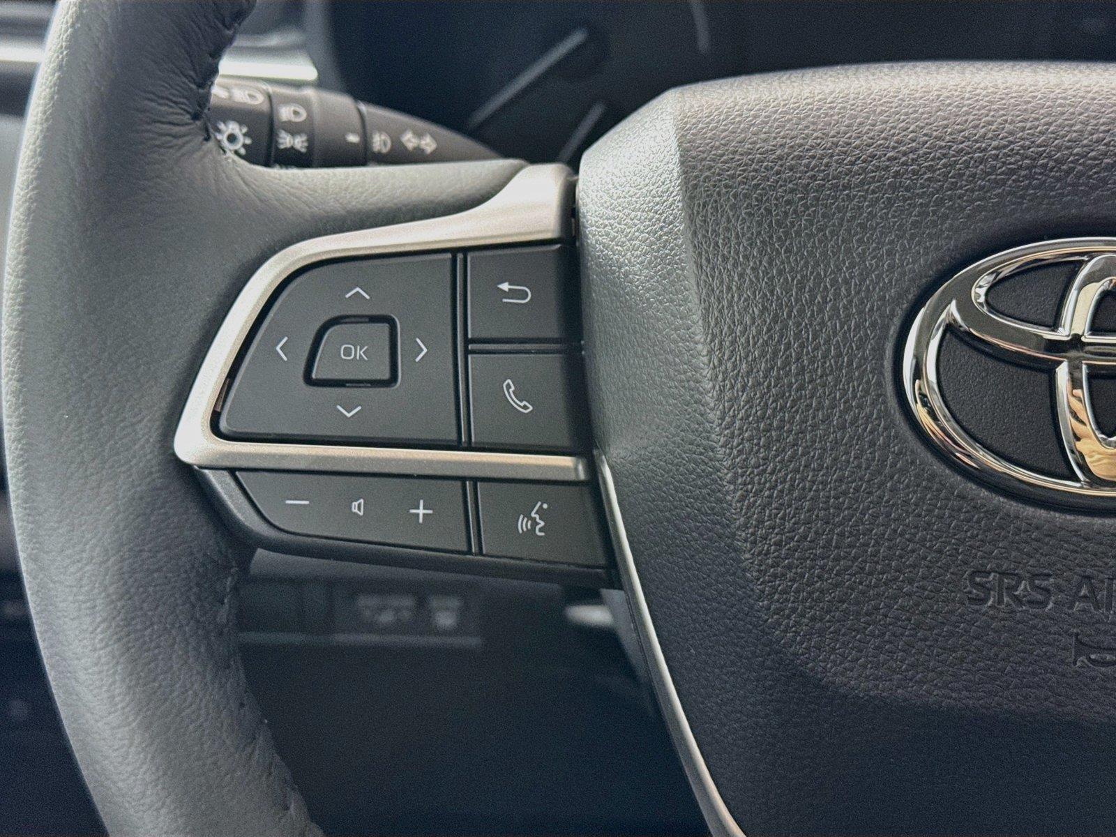 2026 Toyota Sienna XLE 8-Passenger photo 17