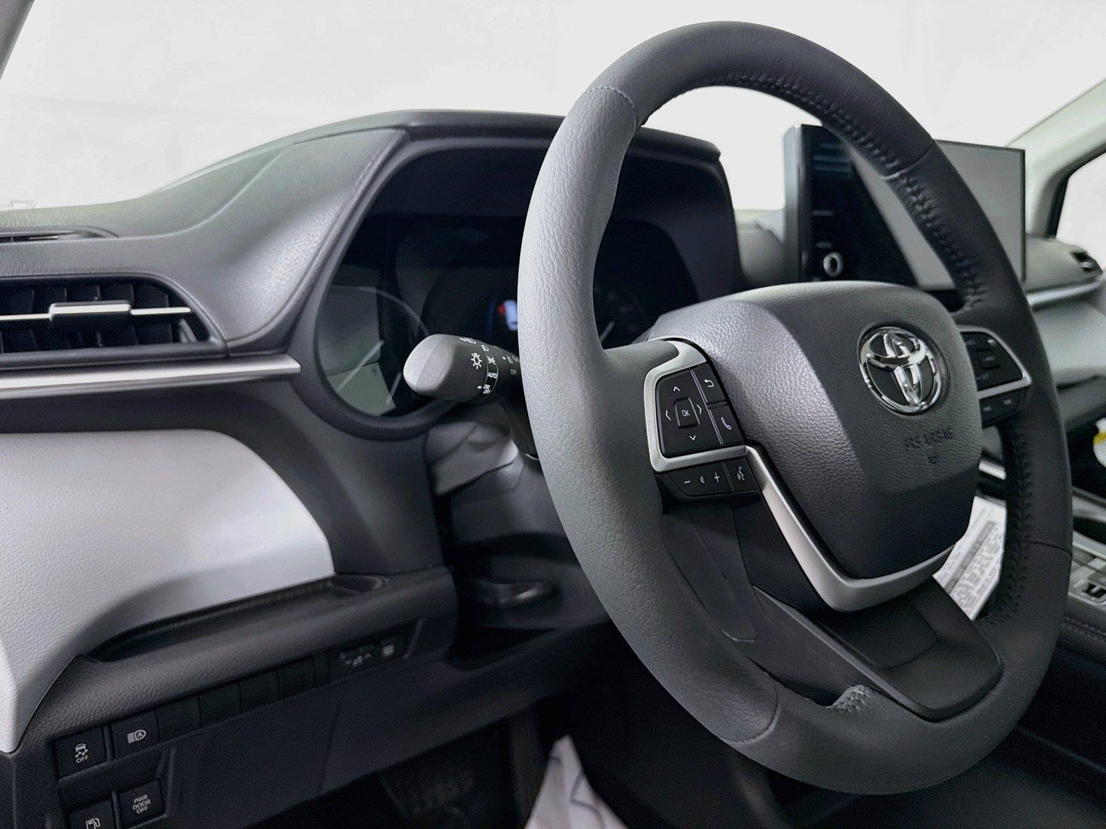 2026 Toyota Sienna XLE 8-Passenger photo 3