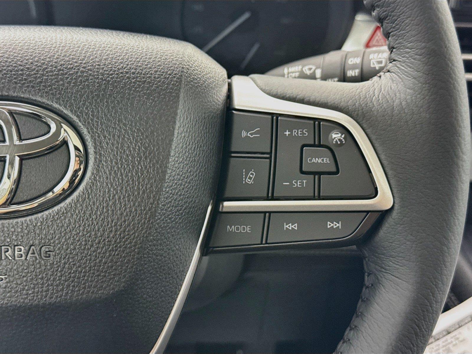 2026 Toyota Sienna XLE 8-Passenger photo 19