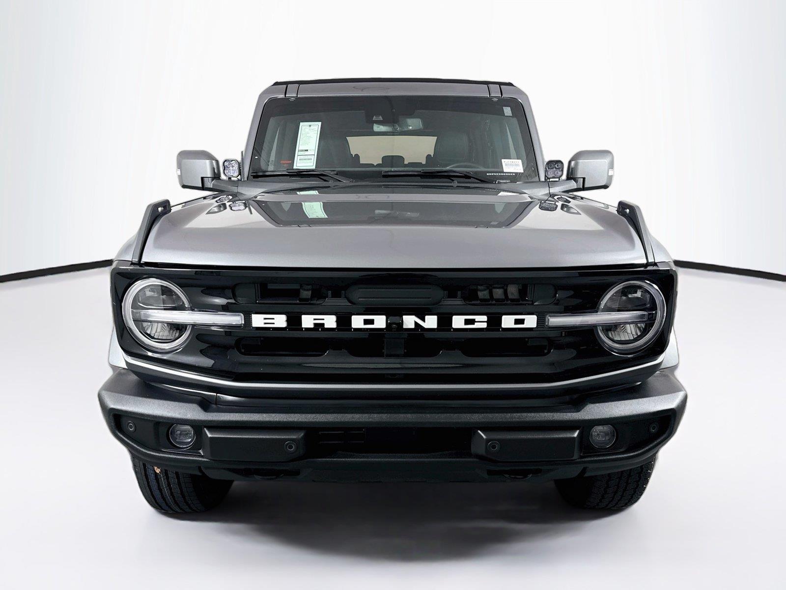 2024 Ford Bronco Outer Banks photo 8