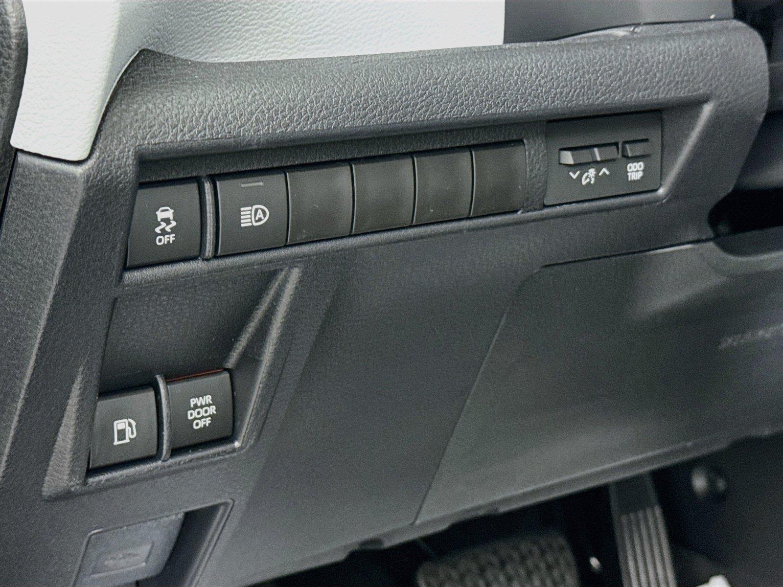 2026 Toyota Sienna XLE 8-Passenger photo 15