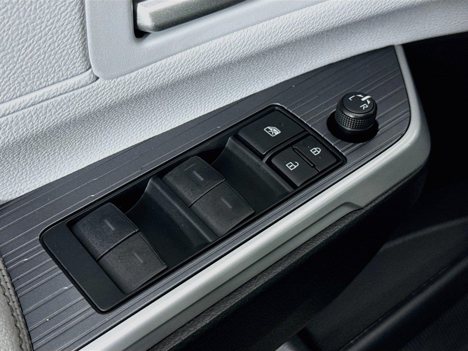 2026 Toyota Sienna XLE 8-Passenger photo 28