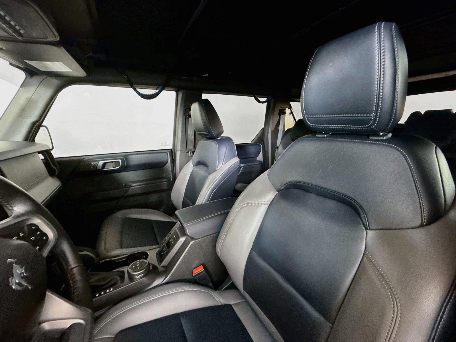 2024 Ford Bronco Outer Banks photo 2