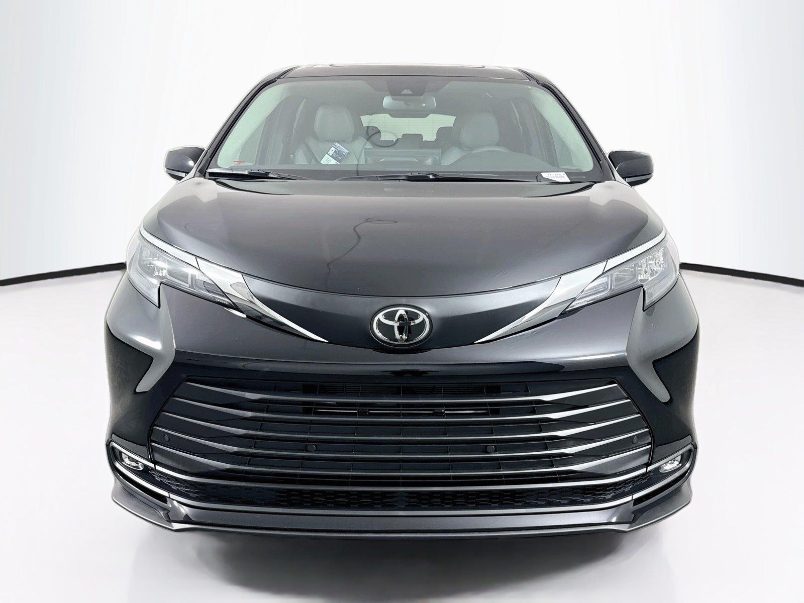 2026 Toyota Sienna XLE 8-Passenger photo 8